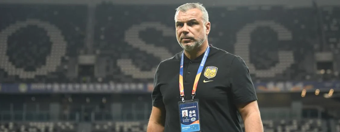 Cosmin Olăroiu este un antrenor foarte respectat în Emirate (FOTO: EPA)