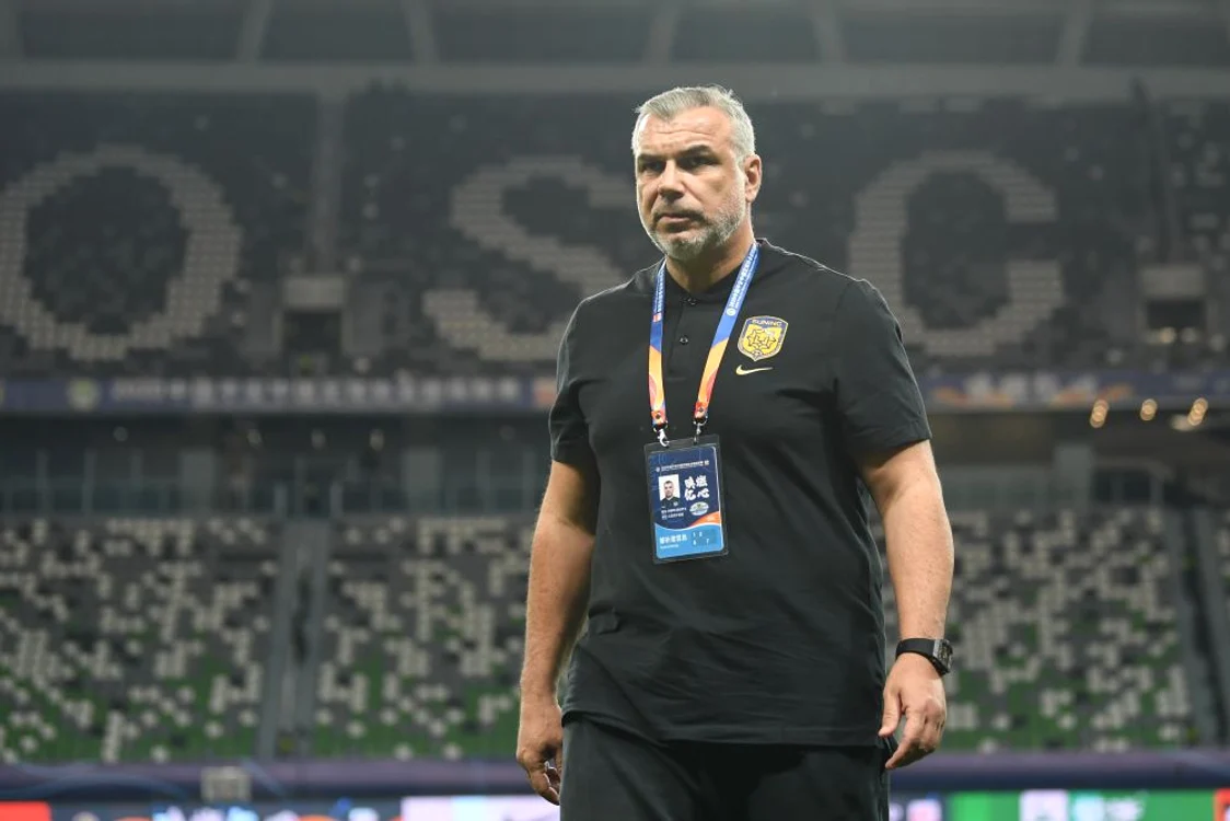 
    Ceasul antrenorului român costa 100.000 de euroSursa foto: Profimedia  