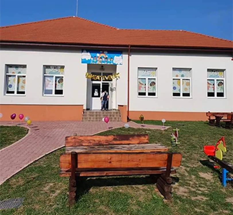 Cu banii economisiţi s-a făcut grădiniţă cu program prelungit