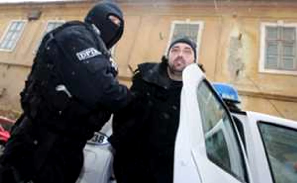 Lucian Torj, consilierul-proxenet din PSD, făcea legea cu sabia