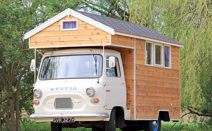 Cabana de vacanţă cântăreşte puţin peste 300 de kilograme şi are 3,1 metri înălţime