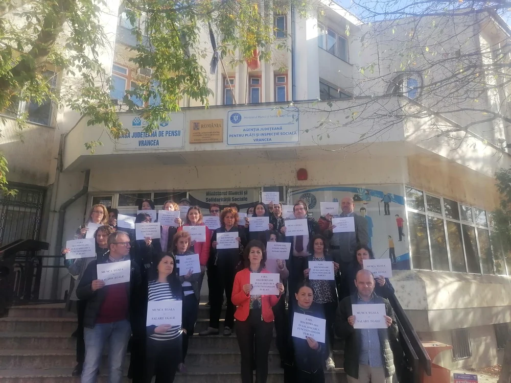 O nouă zi de proteste la Casa de Pensii Vrancea