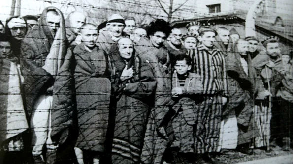 Calendar 27 ianuarie: 1945 Armata Roșie a eliberat lagărele de concentrare naziste de la Auschwitz şi Birkenau jpeg