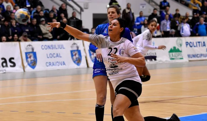 
    Oana Manea, în aruncare  