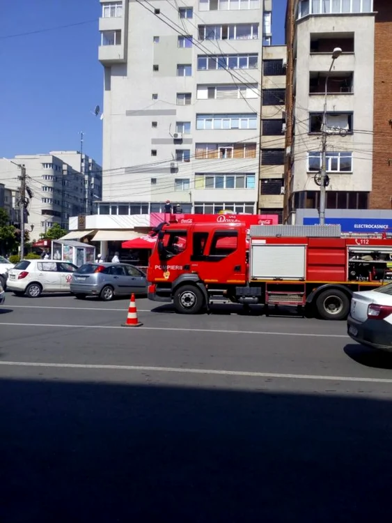Pompierii au licihidat incendiul în limitele găsite