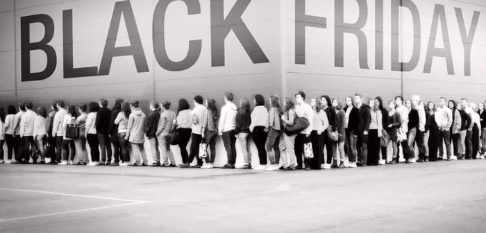 De Black Friday, cumpărătorii stau la coadă atât online, cât şi offline, la magazinele clasice. FOTO DigitalTrends