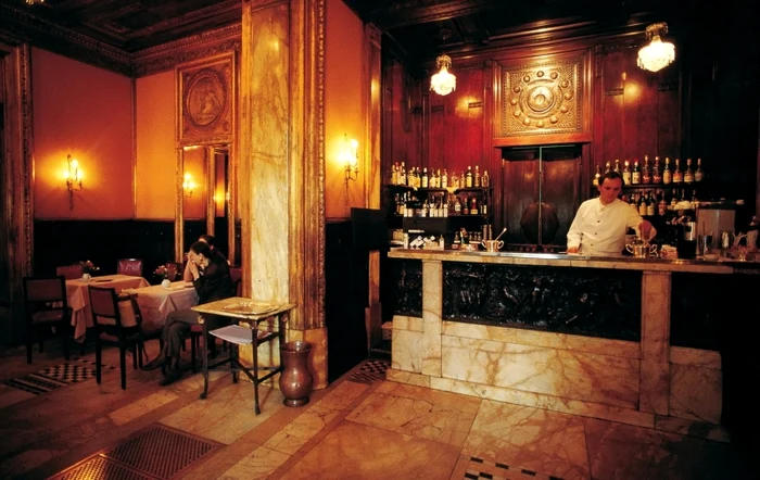 
    Cafeneaua în care a fost surprinsă femeia ar fi localizată în Beirutfoto: Hepta  