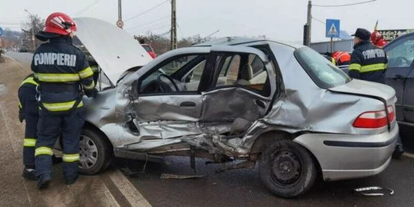 masina accident Bacau FOTO ISU Bacau jpg