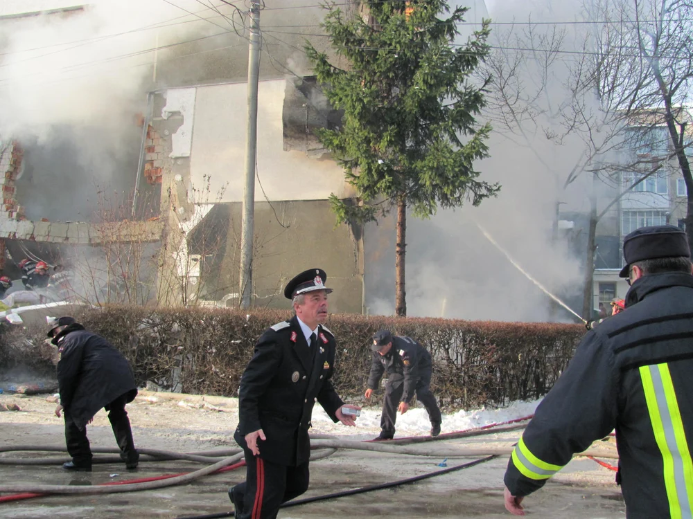 Generalul Simionescu de la ISU a dat dispoziții pentru stingerea incendiului