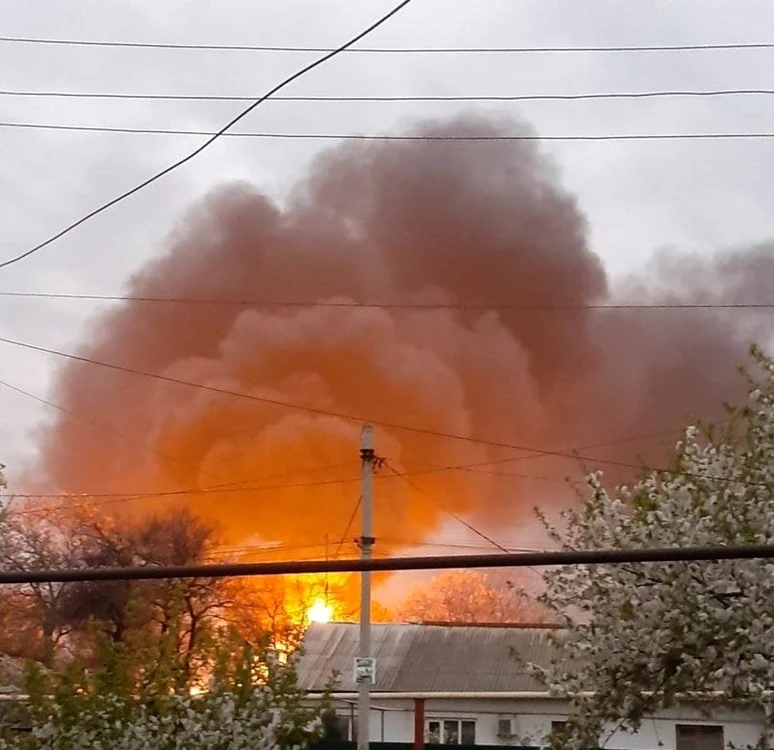 Un depozit de petrol din districtul Kirovskii a fost incendiat