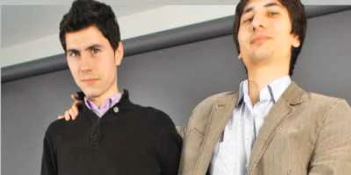 Cezar Ursan (stânga) şi Adrian Brudaru au creat deja un al doilea prototip, şi mai comod de folosit decât primul