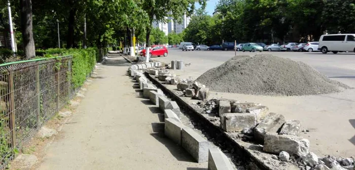 Autorităţile speră ca lucrările la modernizarea trotuarului de pe Cornişei să fie terminat până la finele lunii