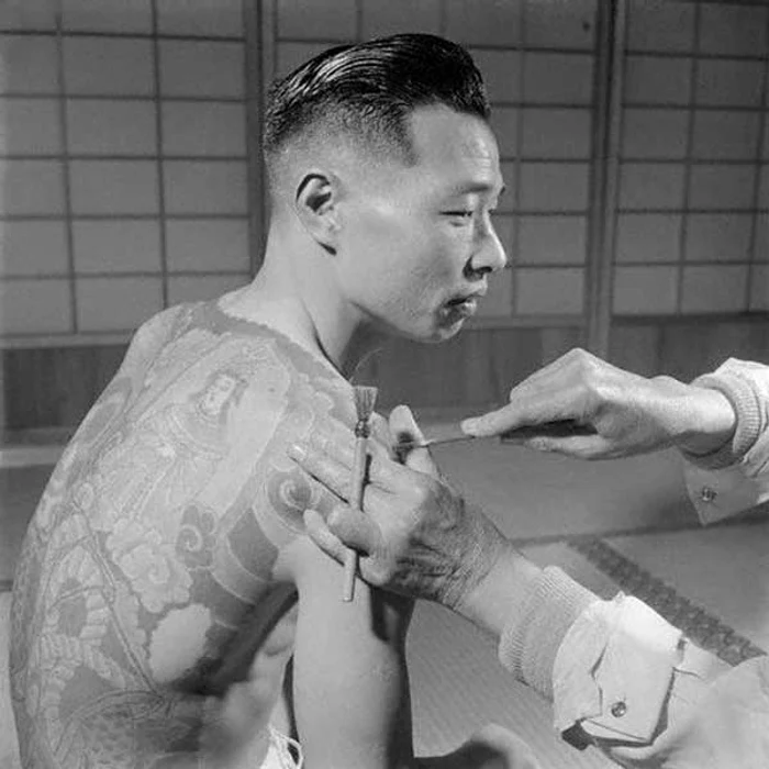 vintage photos of yakuza with their tattoos 13 jpg jpeg