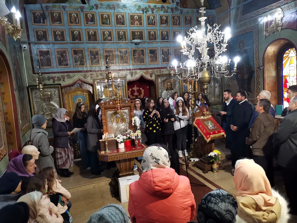 Copiii de la Școala „Eugen Ionescu” au susținut un mini-concert FOTO: A.M.