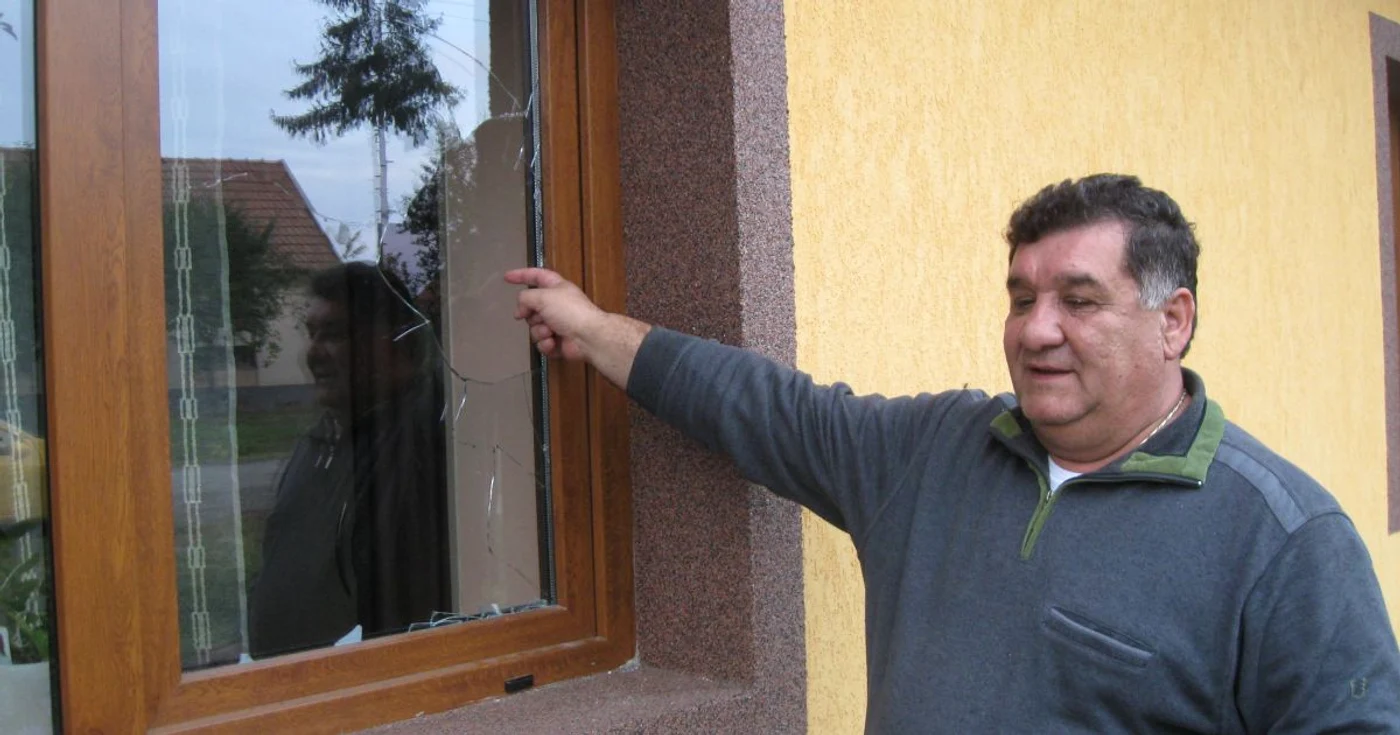Arad: GALERIE FOTO / Bărbatul cu vila vandalizată spune că maghiarii sunt invidioși pe românii din Battonya