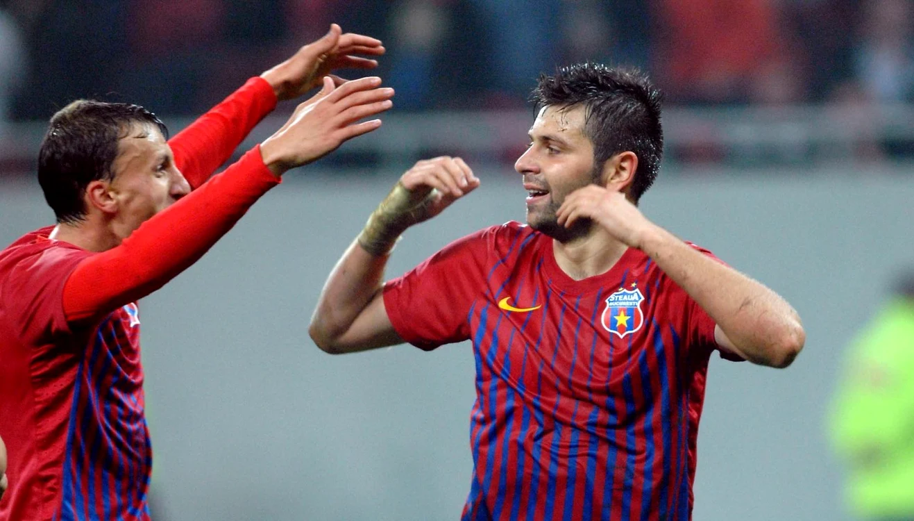 Vlad Chiricheş (stânga) şi Raul Rusescu, foşti jucători ai Stelei FOTO Răzvan Păsărică