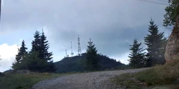 Drumul spre Vârful Cozia - spre cabană şi Releu Foto Adevărul
