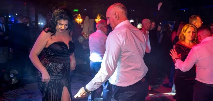 Florin Prunea și iubita, Lăcrămioara, pe ringul de dans foto: Facebook 