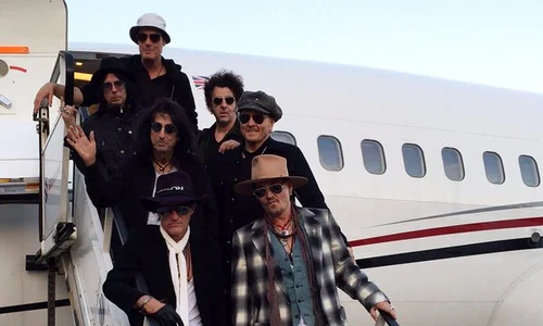 Trupa Hollywood Vampires a sosit la București jpeg