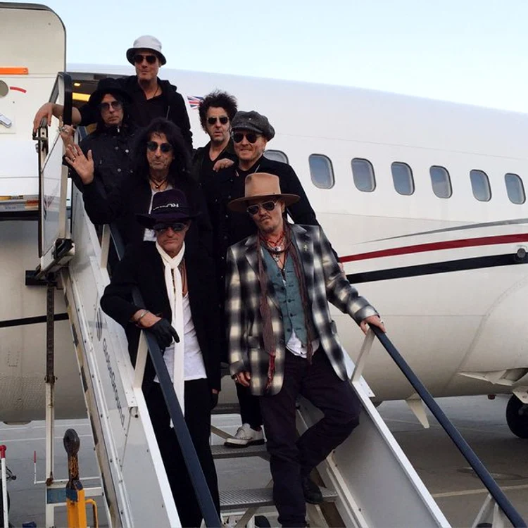 Trupa Hollywood Vampires a sosit la București