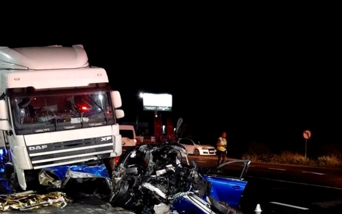 
    Accidentele grave iau veți în câteva clipe deși poliția încearcă să stopeze fenomenul FOTO: Colaj ISU-Poliție  