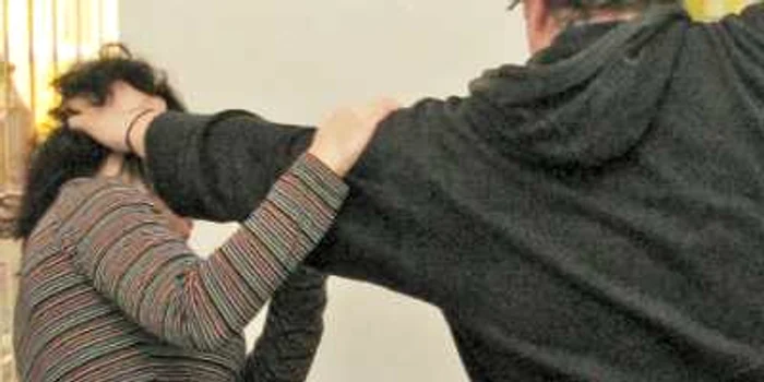 Multe menajere românce se plâng că au fost agresate de italienii care le-au angajat