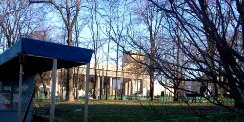 Oamenii străzii care au "adoptat" Parcul Gării de Nord sunt ridicaţi azi de poliţie