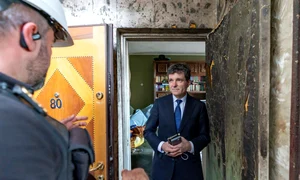 presedintele nicusor dan la galati la blocul afectat de drona cazuta FOTO Administratia Prezidentiala jpeg