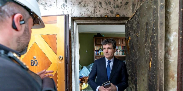 presedintele nicusor dan la galati la blocul afectat de drona cazuta FOTO Administratia Prezidentiala jpeg