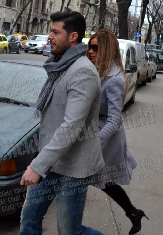 
    Bianca şi Victor au mers la notar împreună (foto: Mihai Ionescu)  