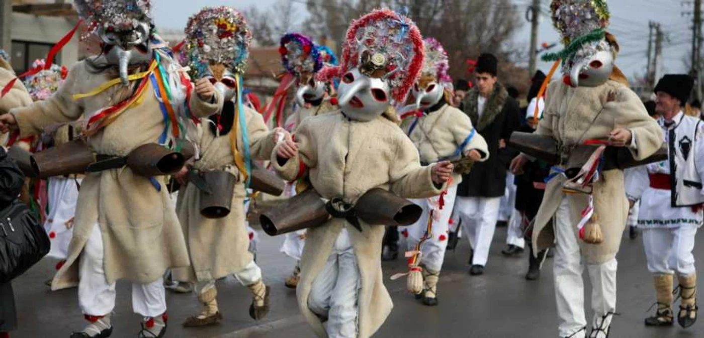 Colindatul începe pe 24 decembrie FOTO Adevărul