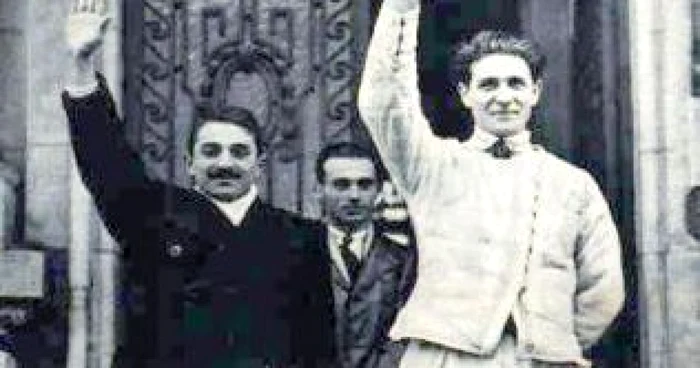 Corneliu Zelea Codreanu salutându-şi adepţii