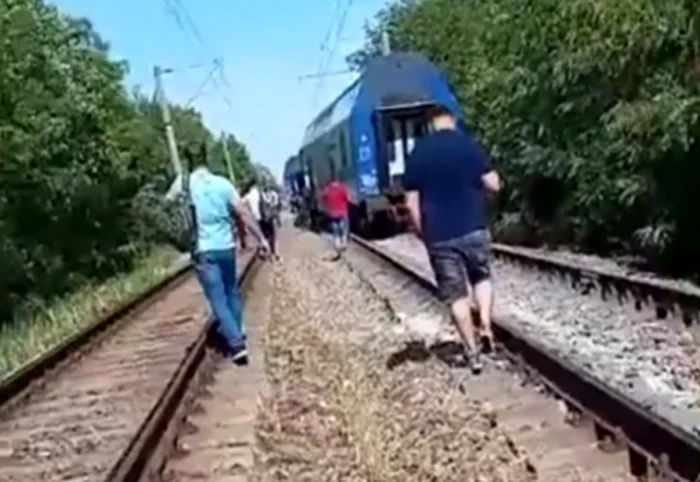 Călătorii au rămas pe câmp, fără apă