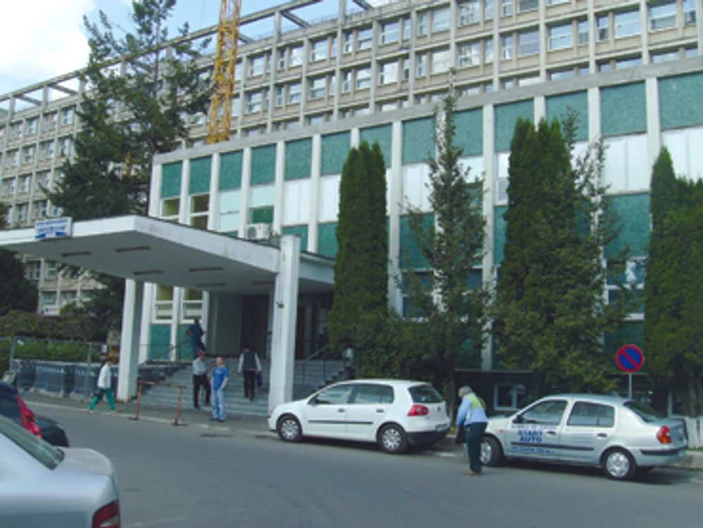 Suceava: Sucevenii neasiguraţi pun spitalele la plată