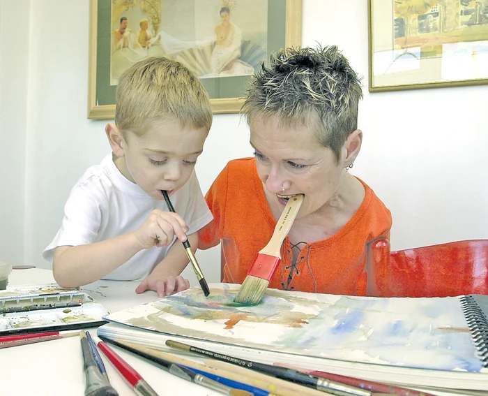 Legătura sentimentală dintre Parys şi mama lui depăşeşte cu mult limitele normalităţii