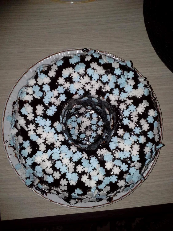 
    Prăjitură cu glazură de ciocolată  