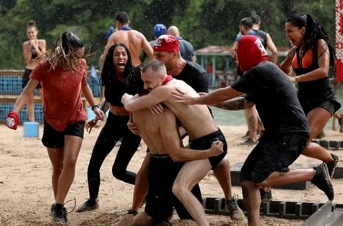 
    Cristina Șișcanu a fost așteptată de soțul Mădălin Ionescu și de fiica lor, PetraFoto: arhivă personală  