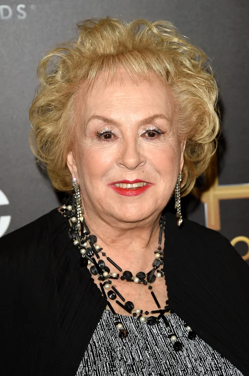 Doris Roberts a devenit celebră după rolul din serialul ”Dragul de Raymond”, difuzat între 1996 și 2005