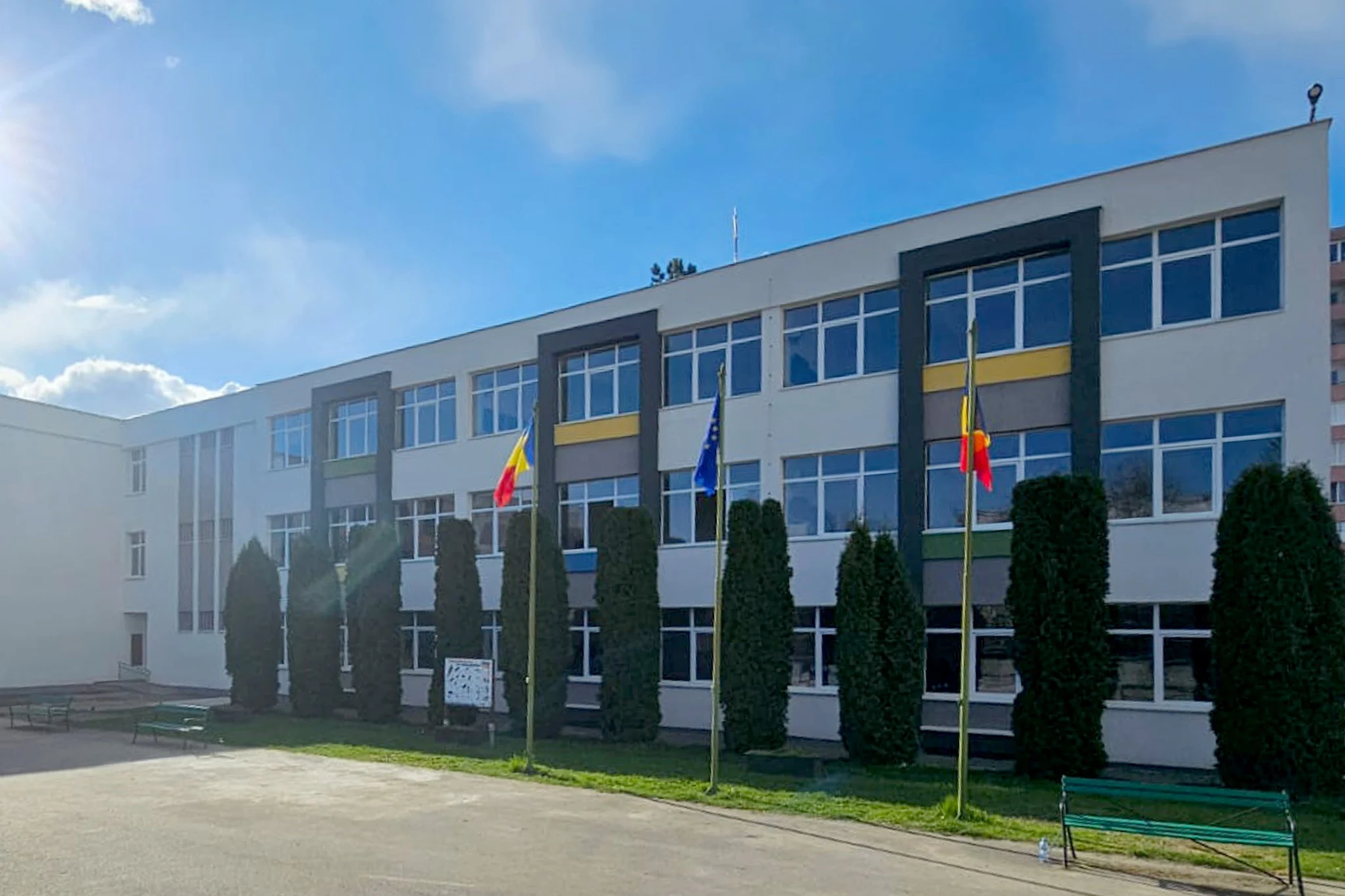 Ferrari îi felicită pe profesorii unui liceu tehnologic din Târgu Mureș: un fost elev proiectează acum pentru celebrul constructor italian