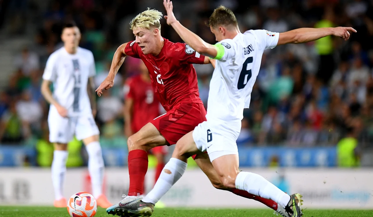 Rasmus Højlund (roșu), unul dintre marile transferuri ale lui Manchester United (FOTO: Getty Images)