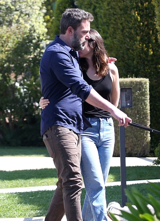 Ana de Armas a ieșit la plimbare fără sutien