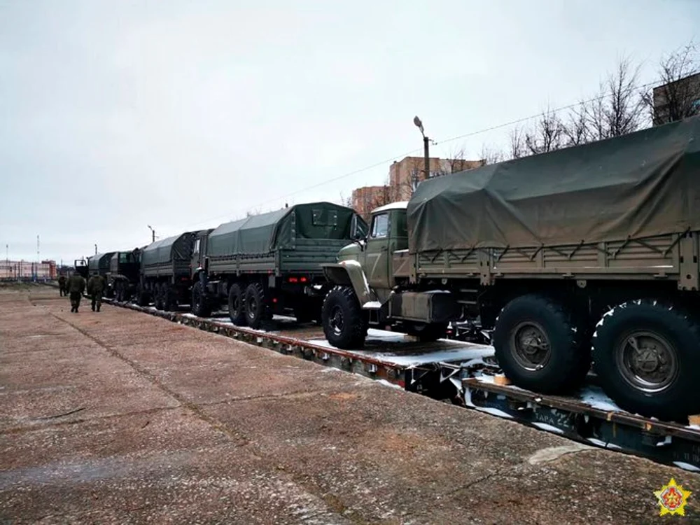 Echipamente militare rusești găzduite de Belarus FOTO Hanna Liubakova/ Twitter