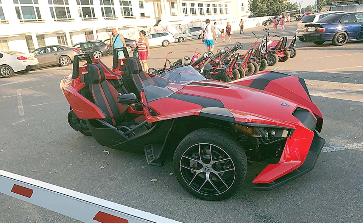 
    Polaris Slingshot SL  costă aproximativ  30.000 de euroFotografii: Mihai Ionescu  