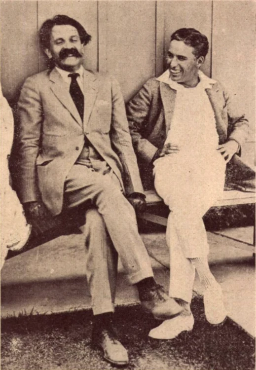 Konrad Bercovici şi Charlie Chaplin. FOTO: Realitatea Ilustrată, 1930 08 21, nr 186, p 8