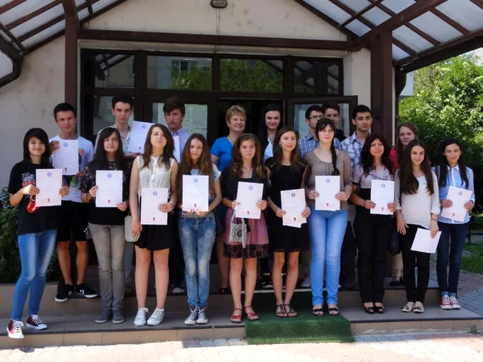 Elevii de nota 10 la Capacitate şi Bacalaureat, sesiunea iunie-iulie 2014 OLT  (FOTO: Mugurel Manea)