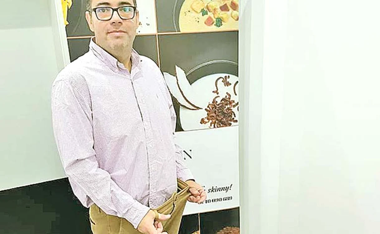 
    Acum, moderatorul de la Radio Zu trebuie să-şi schimbe garderoba  