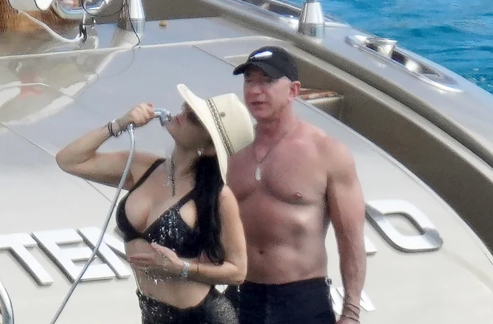 Jeff Bezos și Lauren Sanchez își petrec vacanța într-un paradis exotic - foto Profimedia