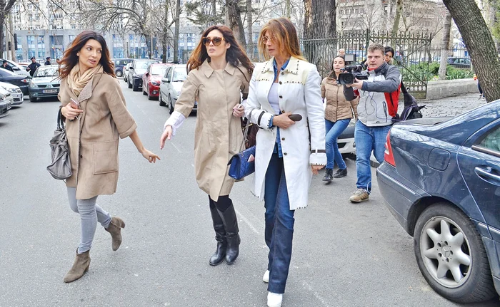 
    Cream, alături de  iubitul american  și de fiul lor  