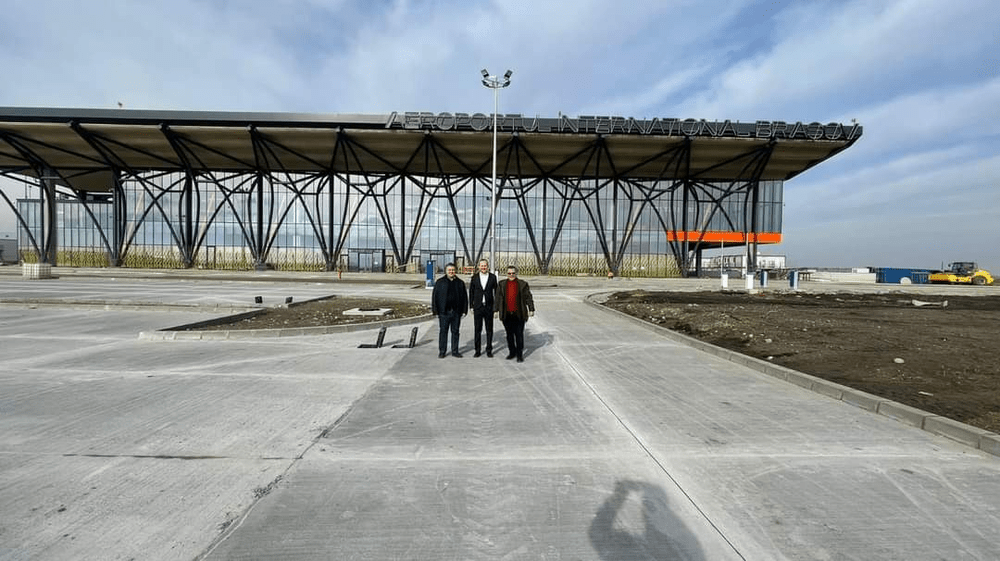 Ce văd controlorii de trafic de la Arad care supraveghează de la distanță aeroportul de la Brașov VIDEO