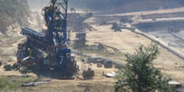  Minerul lucra la supravegherea unei benzi care transportă cărbune 
